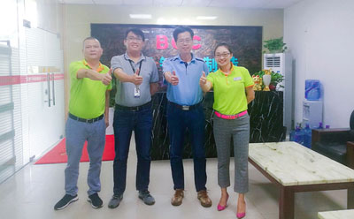 群創(chuàng)光電魏廠長一行蒞臨中顯智能東莞學(xué)習(xí)型工廠洽談業(yè)務(wù)